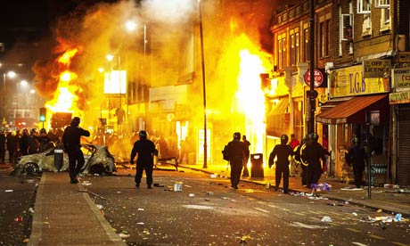 Burning buildings on Tottenham High Road